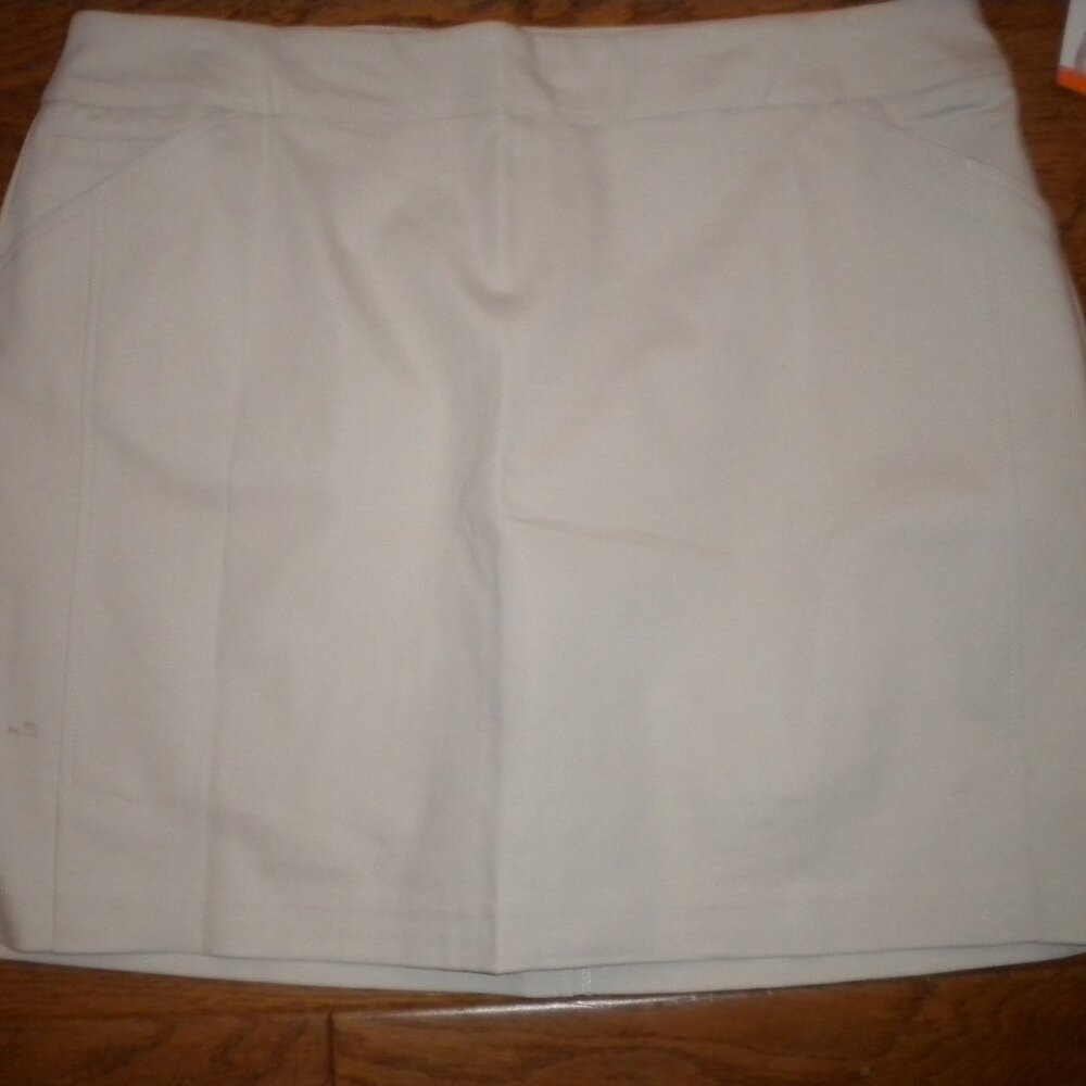 S.C. & CO Women’s Plus Size XXL Tan Tummy Control Pull-On Skort NWT - Picture 3 of 4